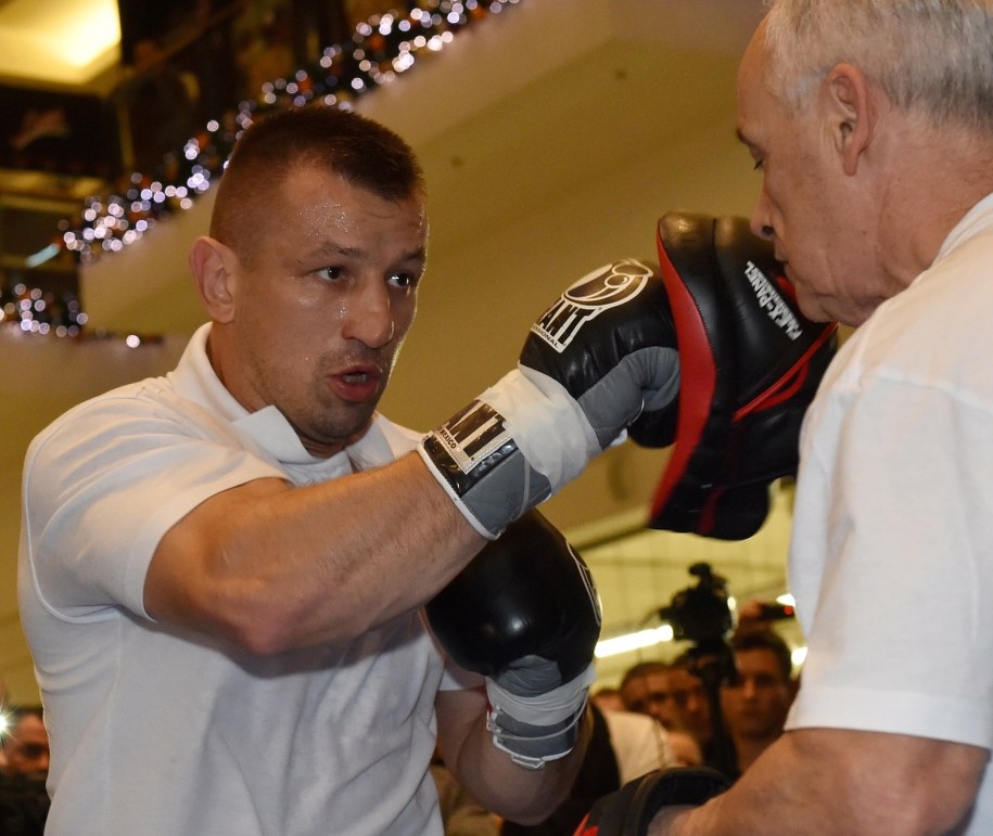 Tomasz Adamek i jego trener Roger Bloodworth podczas pokazowego treningu /Jacek Bednarczyk /PAP