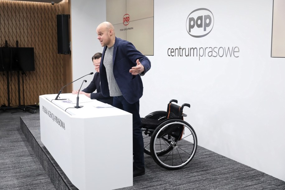 Tomasz Guzowski na konferencji Łukasza Mejzy /Tomasz Gzell /PAP