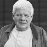 Tomasz Knapik Tomasz Knapik: Mija rok od śmierci legendarnego lektora. Plakaty na przystankach tramwajowych w Warszawie