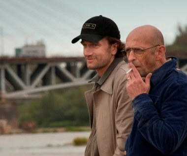 Tomasz Kot i Janusz Chabior w scenie z filmu "Żyć nie umierać"