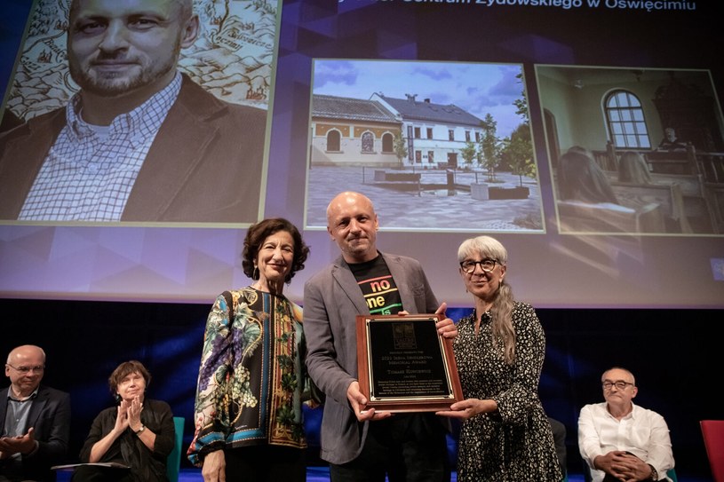 Tomasz Kuncewicz odbiera Nagrodę im. Ireny Sendlerowej /Maciej Jaźwiecki /Muzeum Żydowskie w Oświęcimiu