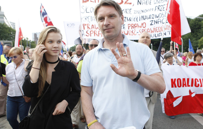 Tomasz Lis z córką Igą na marszu KOD-u /Stefan Maszewski /East News