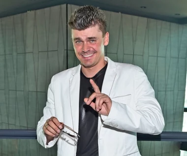 Tomasz Niecik powraca w serialu "Ukryta prawda". Zobacz teledysk "Czy ty lubisz ruszać się" [KLIP, TEKST, KIEDY EMISJA]