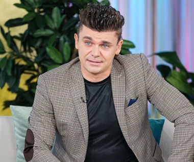 Tomasz Niecik powraca z piosenką "Essa Teresa". Roxaok w teledysku