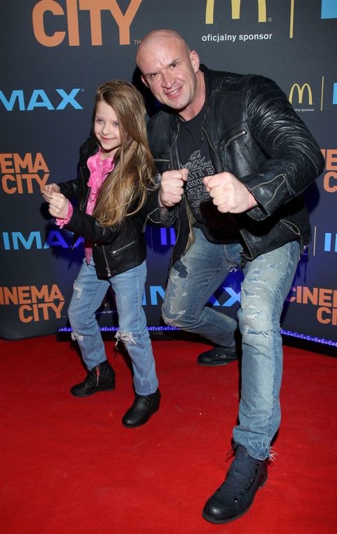 Tomasz Oświeciński z córką, która też jest aktorką (występuje w serialu "Na Wspólnej) /Agencja W. Impact