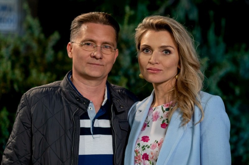 Tomasz Piątkowski i Justyna Sieniawska w serialu "Na sygnale" /Źródło: AIM