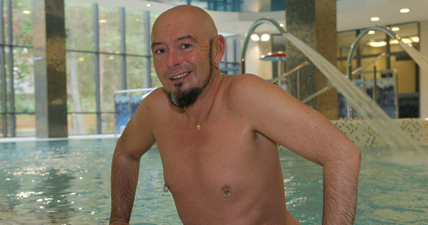 Tomek Jacyków topless /materiały prasowe