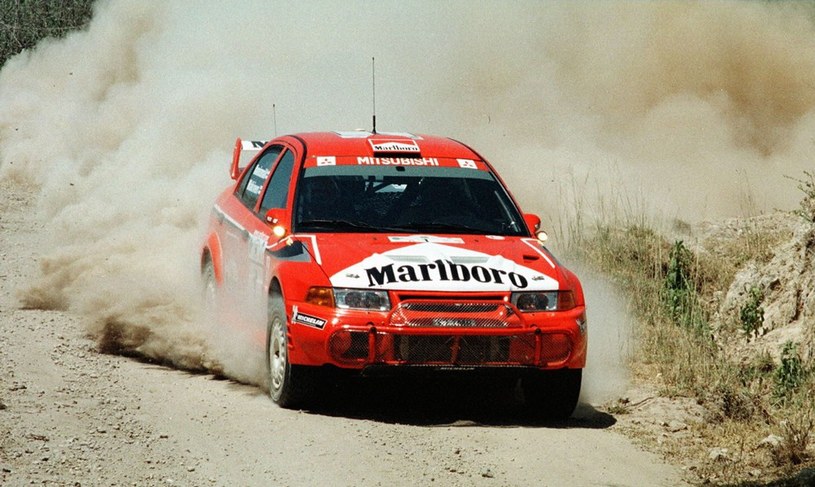 Tomi Makinen w Mitsubishi Lancer na trasie Rajdu Safari w 2000 roku /AFP