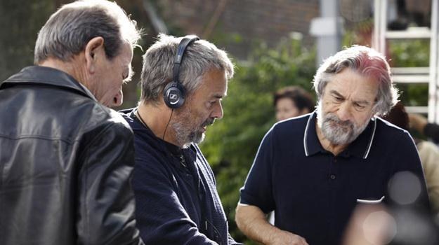 Tommy Lee Jones, Luc Besson i Robert De Niro na planie "Malavity" /materiały prasowe
