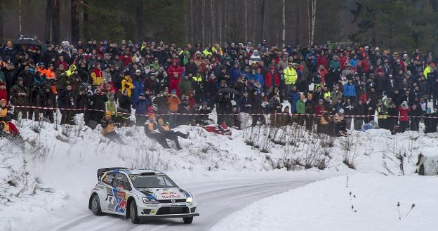 Ton rywalizacji nadaje Jari-Matti Latval /AFP