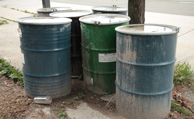 Tona chemikaliów w garażu. 29-letni Ukrainiec z zarzutami