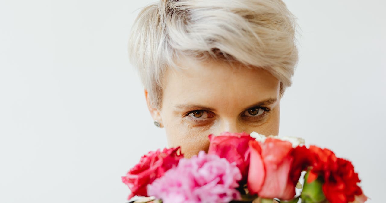 Toner pozwala uniknąć żółknięcia blond włosów /Karola G