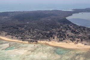 Tonga: 57-latek przetrwał tsunami. Pływał w morzu przez 27 godzin