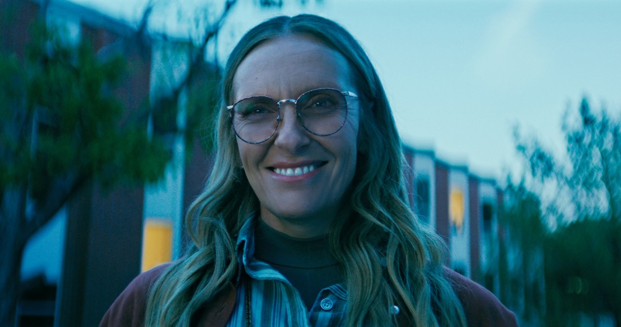 Toni Collette w serialu "Na marginesie" /Netflix