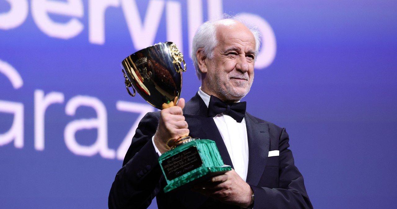 Toni Servillo z Pucherem Volpiego za rolę w filmie "La grazia" / Andreas Rentz / Staff /Getty Images