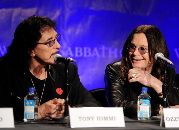Tony Iommi i Ozzy Osbourne na konferencji ogłaszają powrót Black Sabbath - fot. Kevin Winter /Getty Images/Flash Press Media