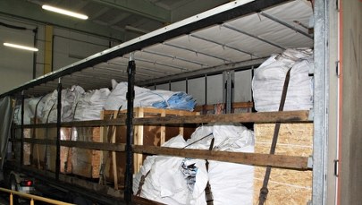 Tony odpadów z Litwy. Celnicy zatrzymali nielegalny transport 