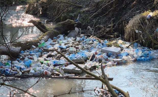 Tony śmieci w rzece Prądnik. Nowinki technologiczne pomogą ją oczyścić 