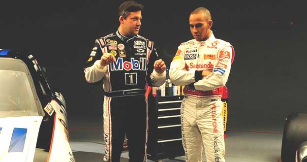 Tony Stewart (z lewej)  i Lewis Hamilton /Informacja prasowa