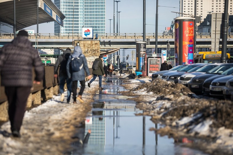 Topniejący śnieg w Warszawie /Adam Burakowski /Reporter