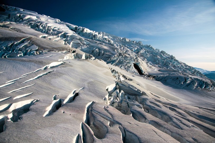 Topnienie lodowców to bardzo czuły wskaźnik zmian temperatury /Getty Images