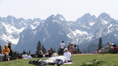 TOPR ostrzega: Poślizgnięcie na takim śniegu jest śmiertelnie groźne