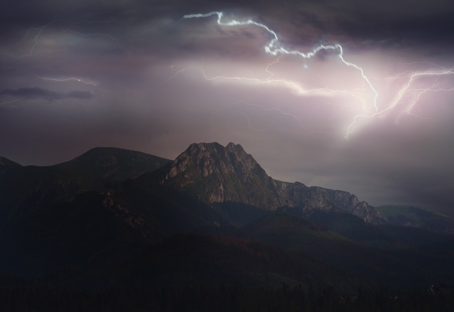 TOPR ostrzega przed wychodzeniem w góry /Zdjęcie ilustracyjne /Shutterstock