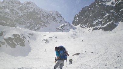TOPR-owcy pomogli dwójce turystów. "Skarżyli się na zimno" 