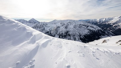 TOPR w dalszym ciągu ostrzega przed lawinami w Tatrach