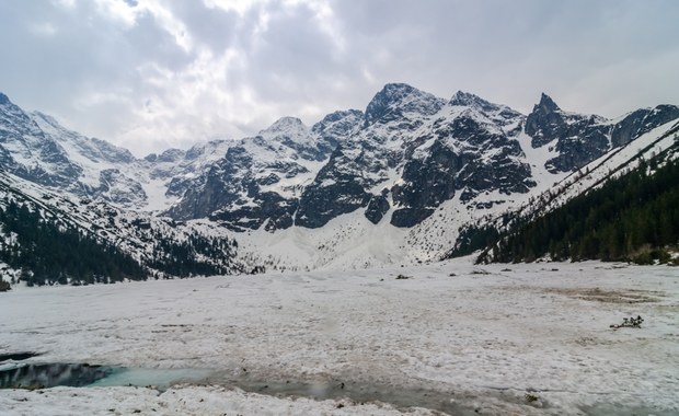 TOPR: W Tatry wróciło zagrożenie lawinowe, niektóre szlaki zamknięte 