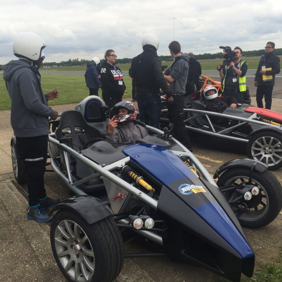 Tor testowy programu "Top Gear" na lotnisku w Dunsfold pod Londynem. /Michał Dobrołowicz /RMF FM