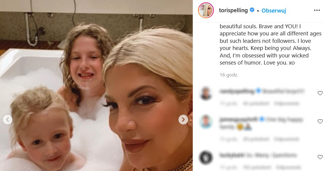 Tori Spelling kąpie się z synami /https://www.instagram.com/torispelling /Instagram