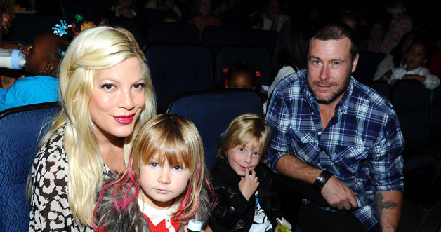 Tori Spelling, Stella McDermott, Liam McDermott, Dean McDermott  (mąż) &nbsp; /Michael Buckner  /Getty Images