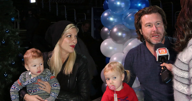 Tori Spelling z mężem i dziećmi /Ari Perilstein /Getty Images