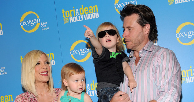 Tori Spelling z mężem i dziećmi /Michael Buckner  /Getty Images