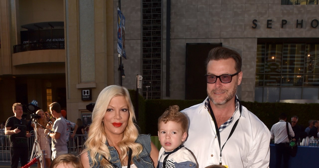 Tori Spelling z mężem i dziećmi /Kevin Winter /Getty Images