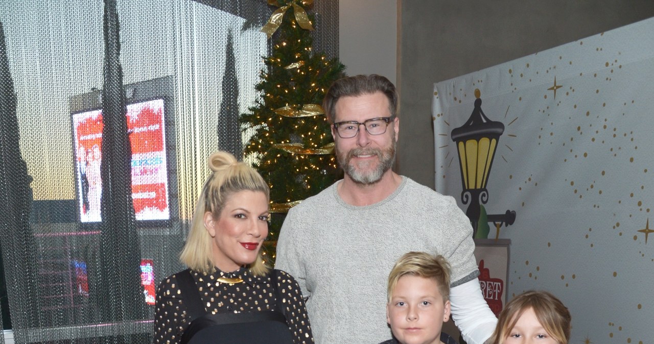 Tori Spelling z mężem i dziećmi /Matt Winkelmeyer /Getty Images