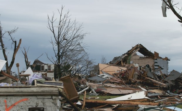 Tornado w Iowa: Porwane auta, powalone domy [FILMY]
