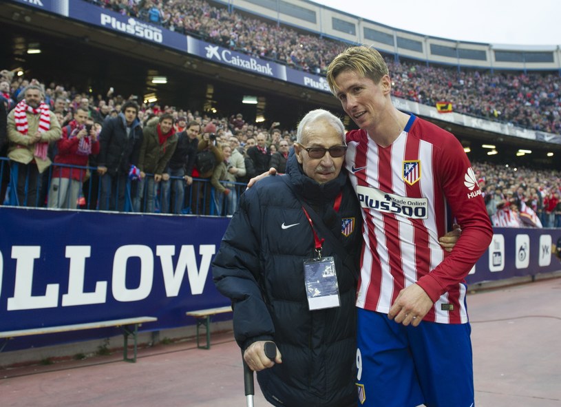 Torres po spotkaniu z Eibarem, w którym zdobył swoją setną bramkę w barwach "Los Colchoneros" /AFP