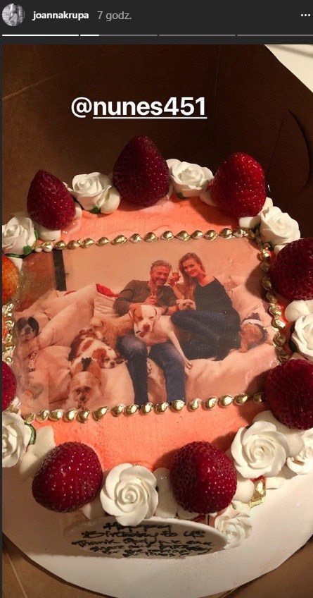 Tort, który Joanna Krupa sprezentowała ukochanemu w dniu ich urodzin /Instagram /materiał zewnętrzny