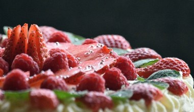 Торт ледачої невістки ідеально підходить для вихідних. Шість інгредієнтів і без випічки