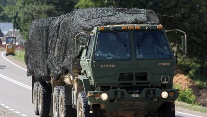 Toruń: Ciężarówka amerykańskiej armii utknęła pod wiaduktem