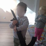 Toruń: Repliki noży i broni maszynowej w żłobku. Urząd Miasta zapowiada kontrolę