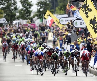 Tour de France - kolarze zmierzą się z brukiem i deszczem