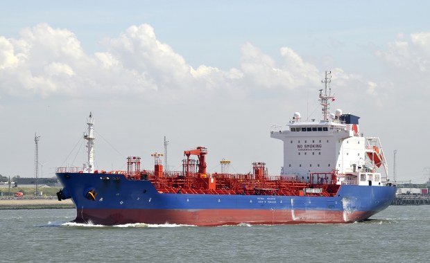 Towarowiec utknął na mieliźnie. Mieszkańcy dostarczają żywność załodze