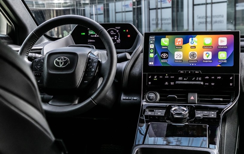 Toyota bZ4X dostępna jest w trzech wersjach wyposażeniowych. /materiały prasowe