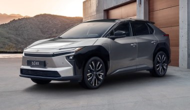 Toyota bZ4X tańsza nawet o 20 tys. zł. Ceny startują od 165 900 zł