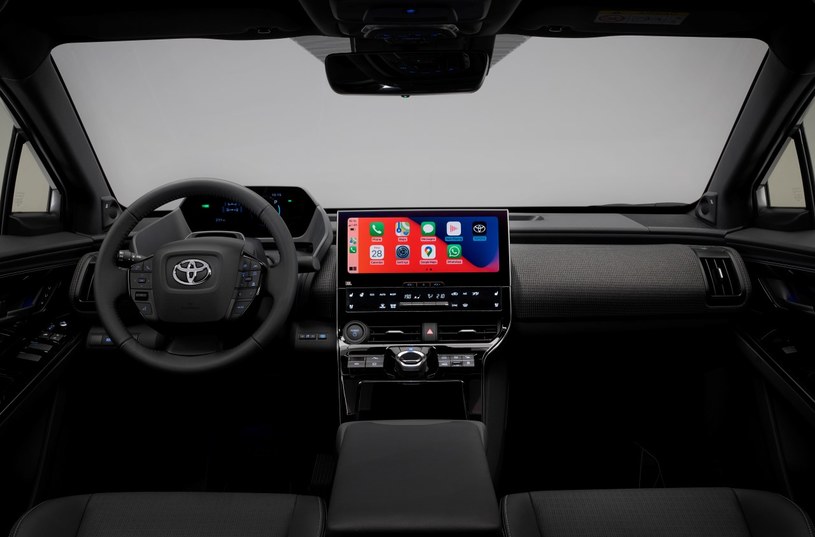 Toyota bZ4X - wnętrze /Informacja prasowa