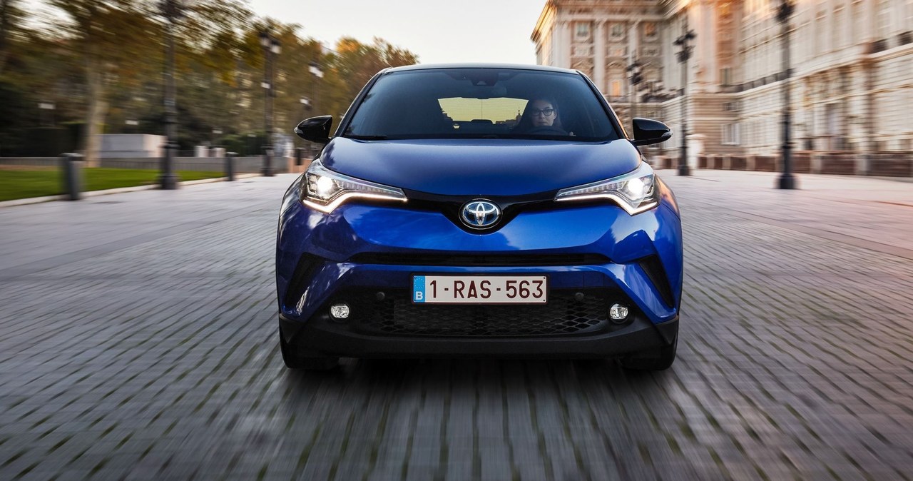 Toyota C-HR wciąż ma wyróżniającą się stylizację nadwozia /materiały prasowe