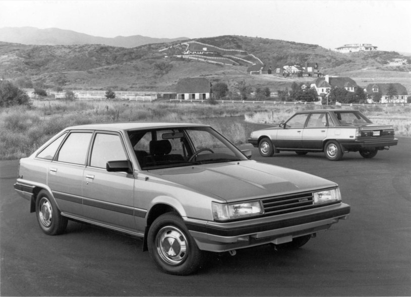 Toyota Camry (1984) /Toyota